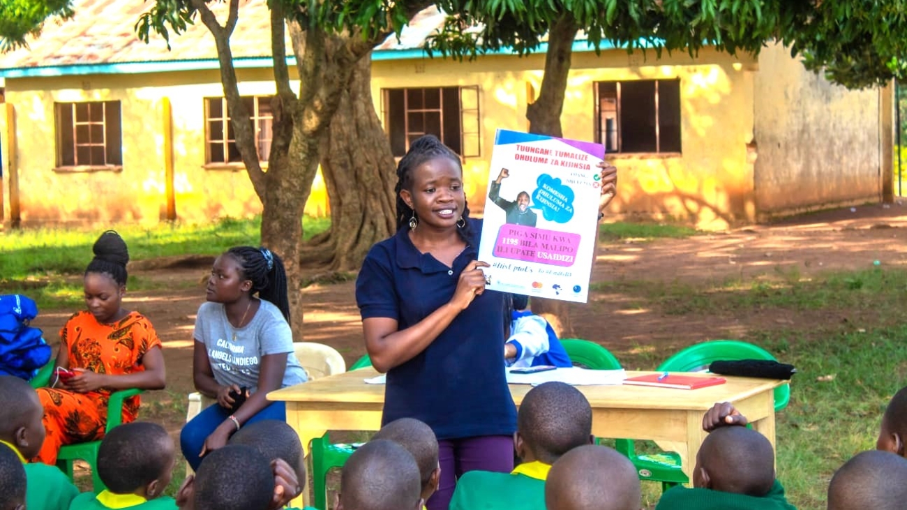 CCGD Busia County Admnistrator, Sharon Ngaira sensitizng girls at Alupe Primary School on menstrual hygiene and GBV. Photo -JJ